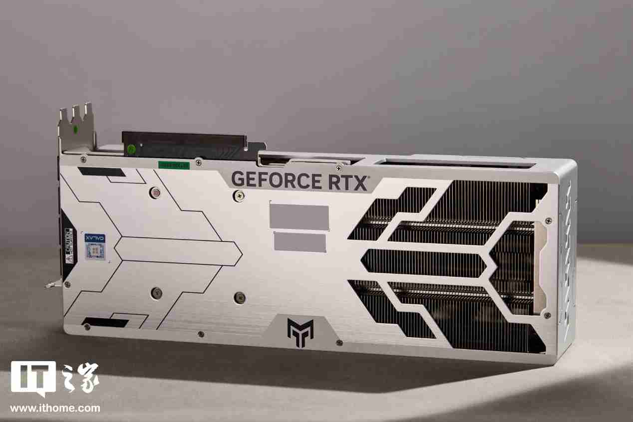 影驰 RTX 4080 SUPER 金属大师 OC 显卡图赏:金属风拉满的 4K 游戏旗舰