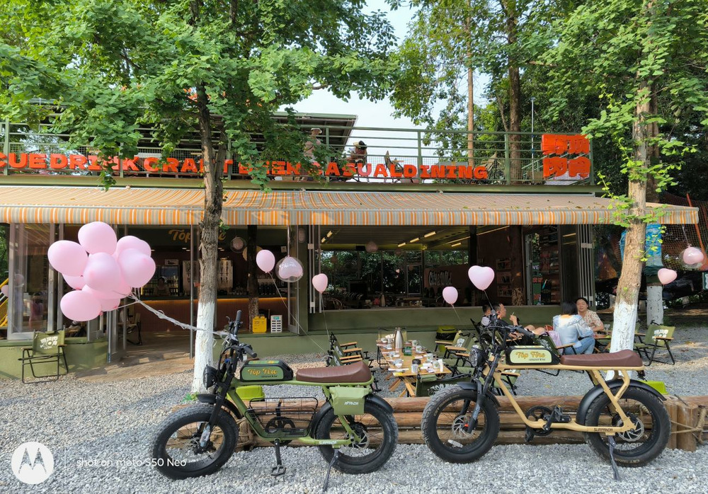 多彩外观,轻薄机身配备超大电池:moto S50 Neo评测