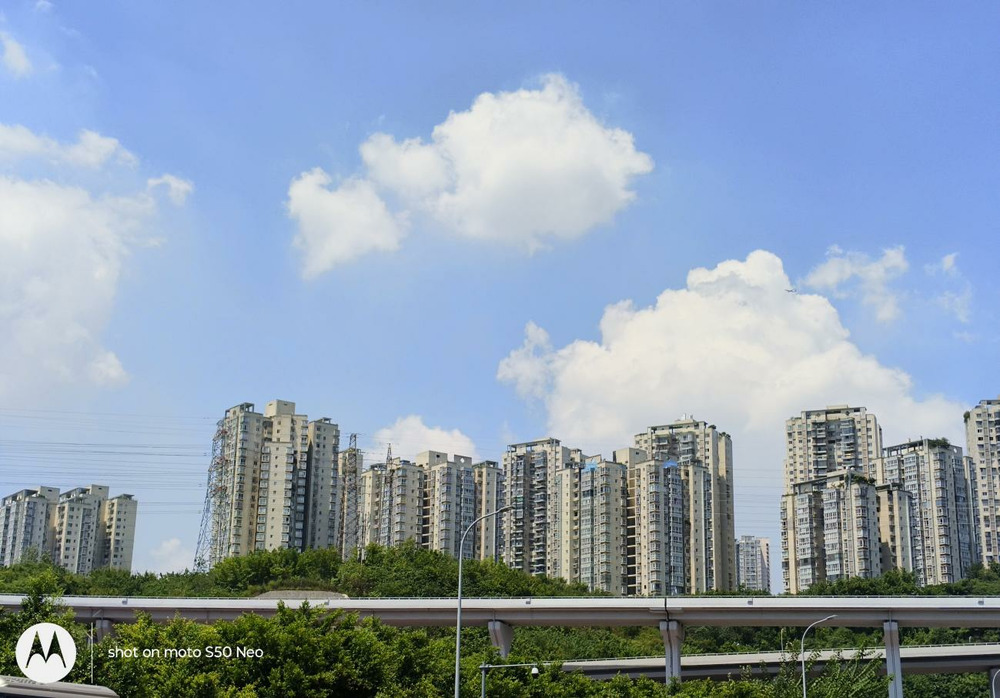 多彩外观,轻薄机身配备超大电池:moto S50 Neo评测