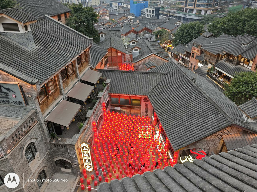 多彩外观,轻薄机身配备超大电池:moto S50 Neo评测