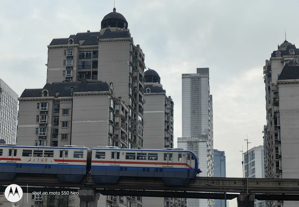 多彩外观,轻薄机身配备超大电池:moto S50 Neo评测