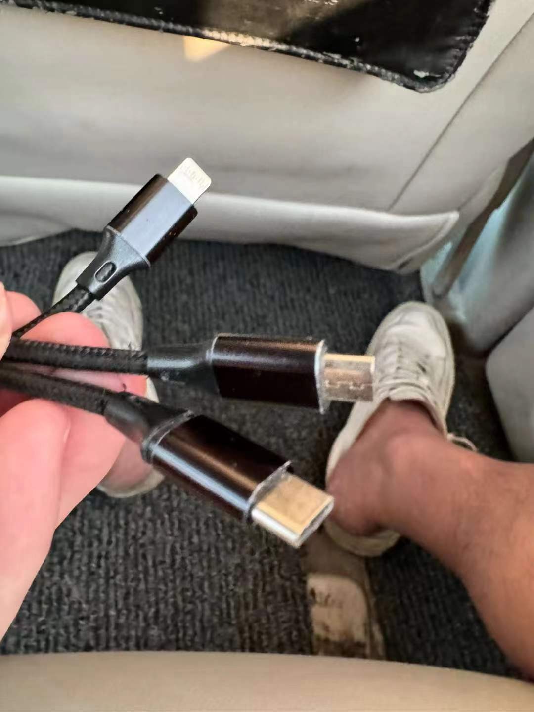 iPhone 15充电难,USB-C标准乱是罪魁祸首