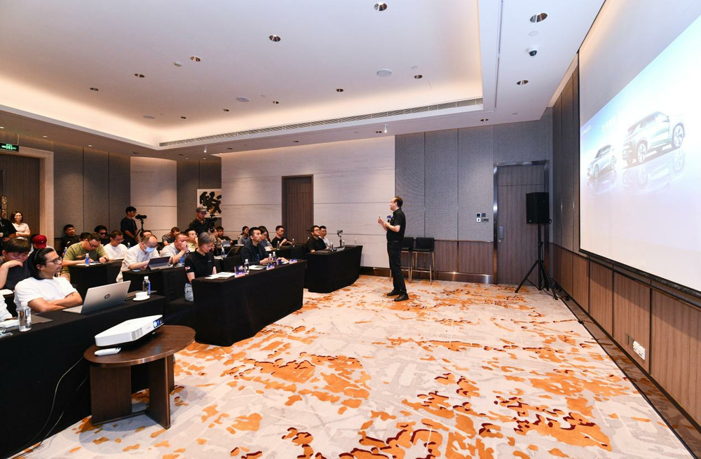 领克汽车高管访谈:技术优化、全球化布局与智能驾驶新进展