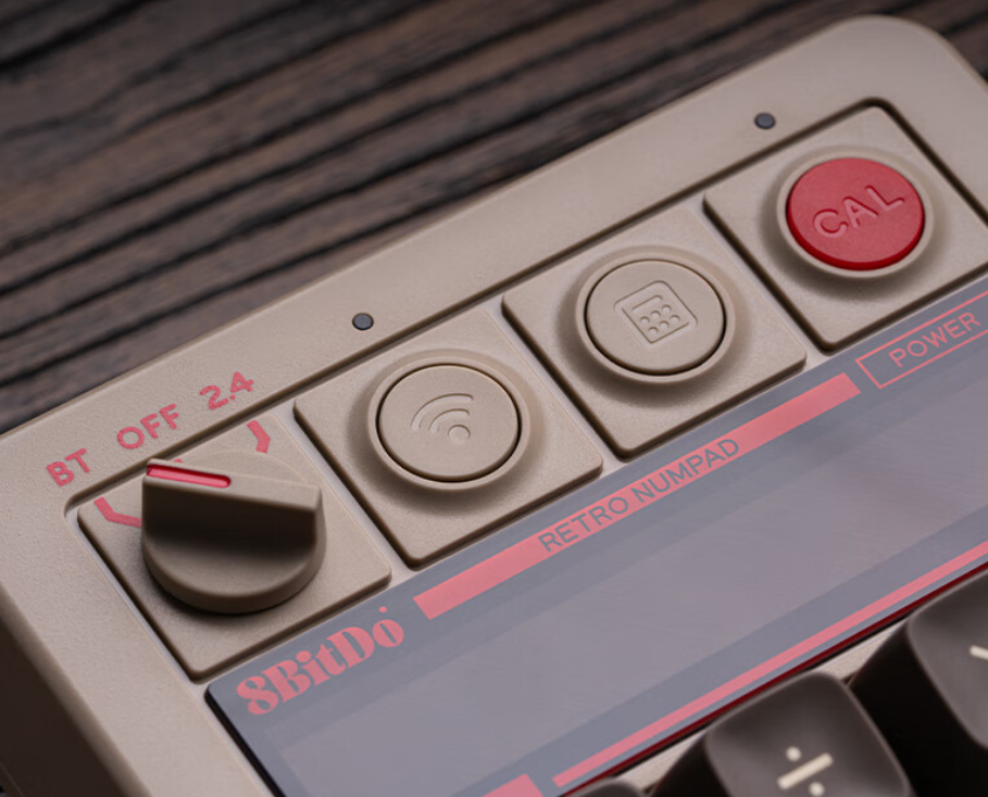 八位堂 Retro18 数字键盘发布:自带 LED 屏可当计算器,首发价 199 元