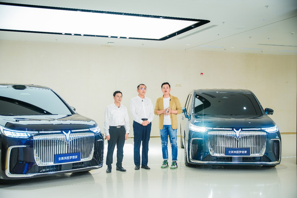 全新岚图梦想家亮相 华为乾崑智驾+鸿蒙座舱首次搭载MPV