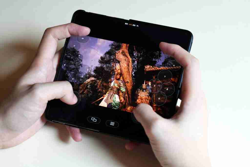  用手机打《黑神话：悟空》？实测能玩，但是不推荐 