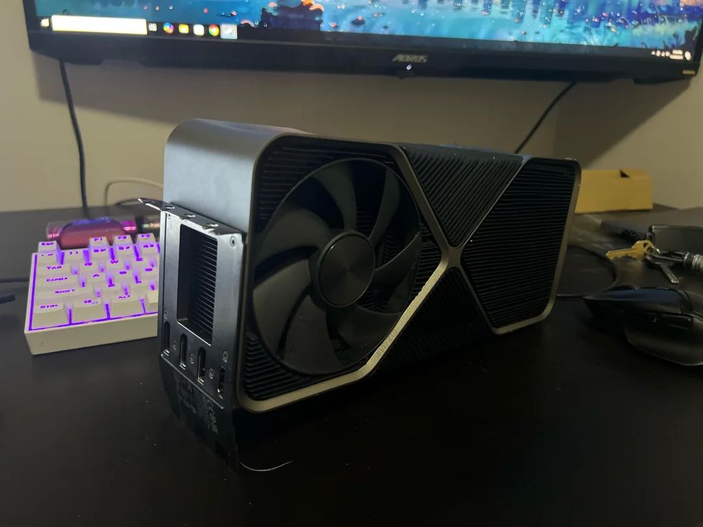 巨无霸：英伟达 RTX 4090 Ti 显卡再次曝光，四槽位设计