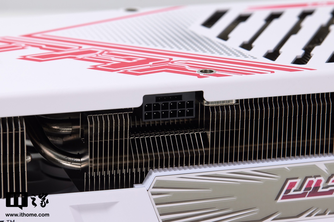 iGame GeForce RTX 4070 Ti SUPER Ultra W OC 16GB 显卡开箱:波普艺术加持,潮酷风个性十足