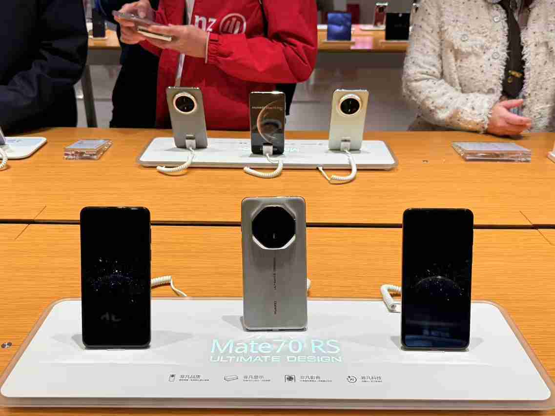 这年头谁还在线下门店买手机？在广州跑一圈后我们找到了答案