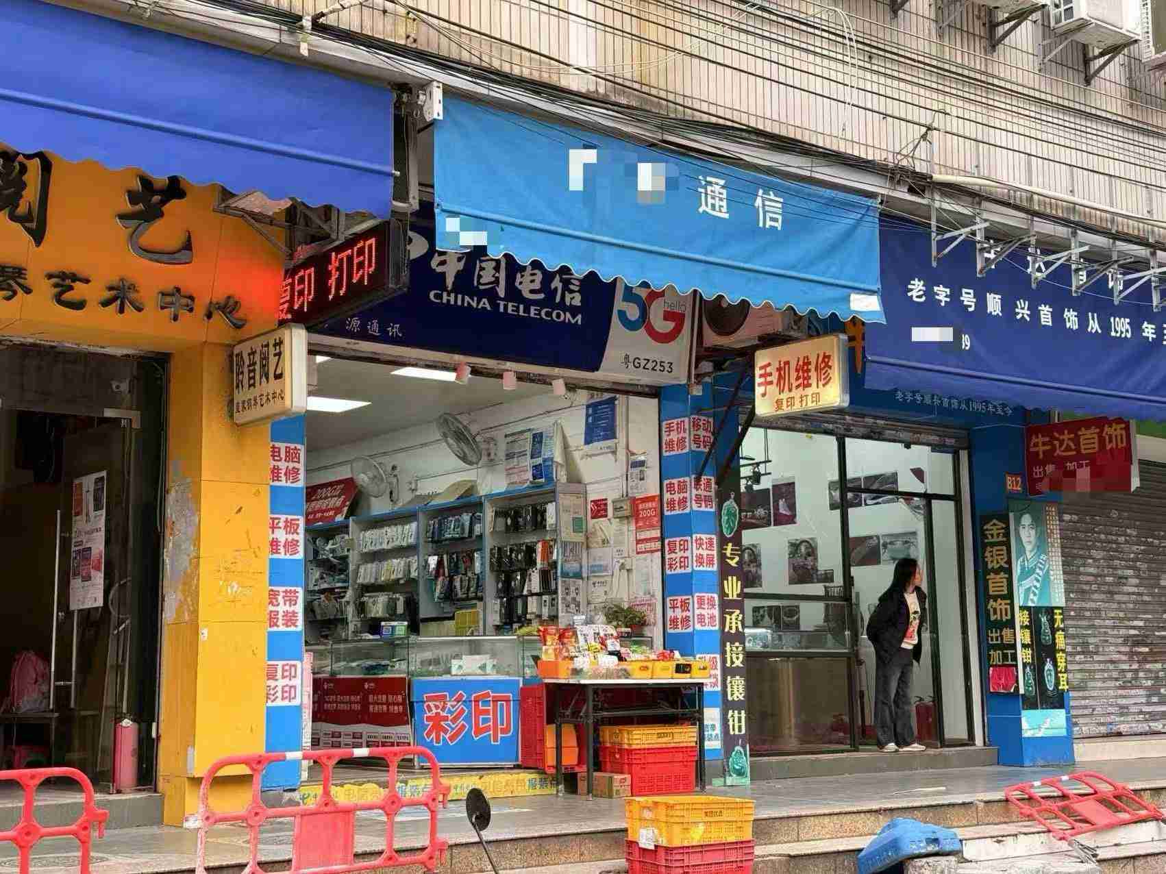 这年头谁还在线下门店买手机？在广州跑一圈后我们找到了答案