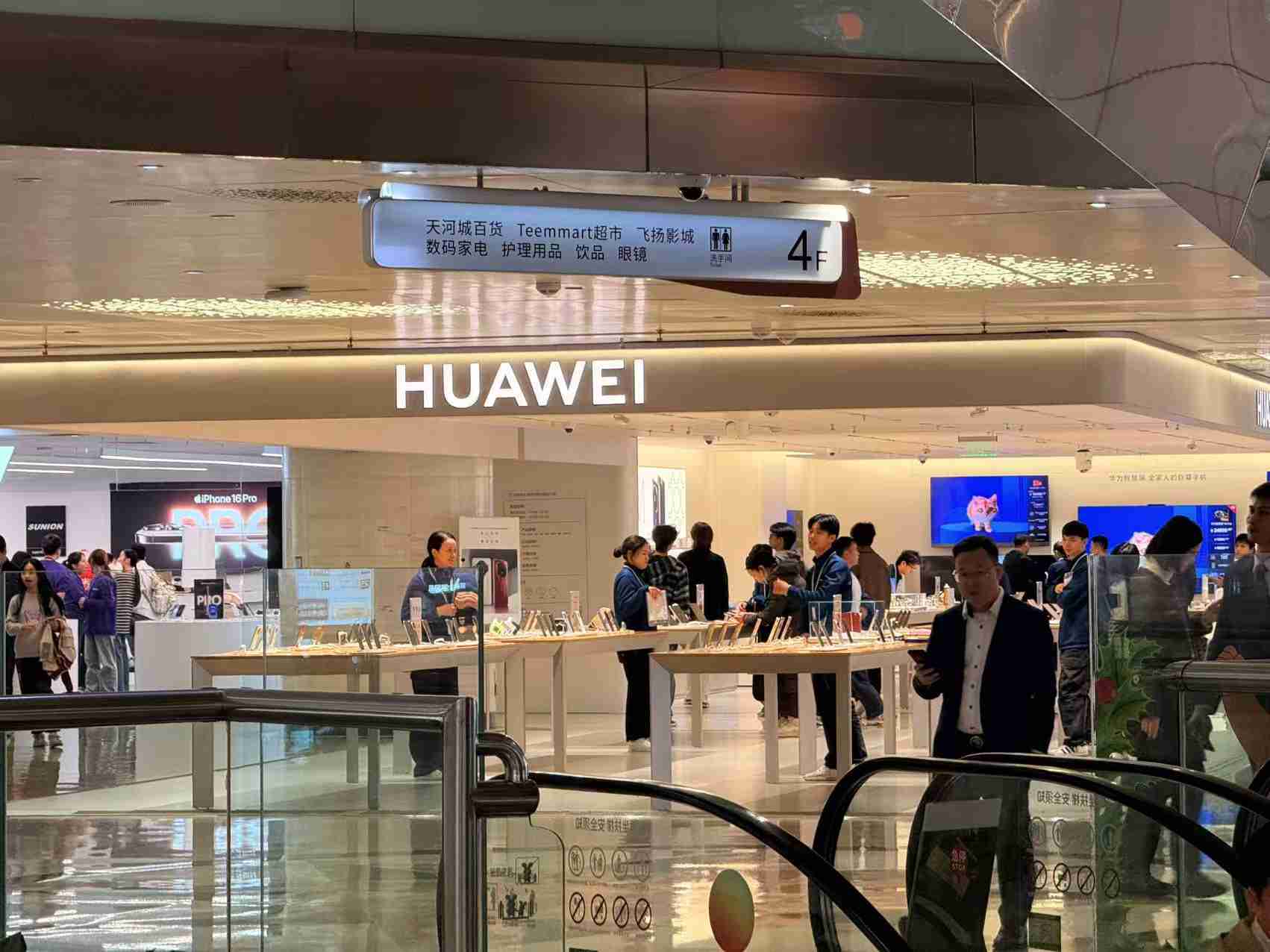 这年头谁还在线下门店买手机？在广州跑一圈后我们找到了答案