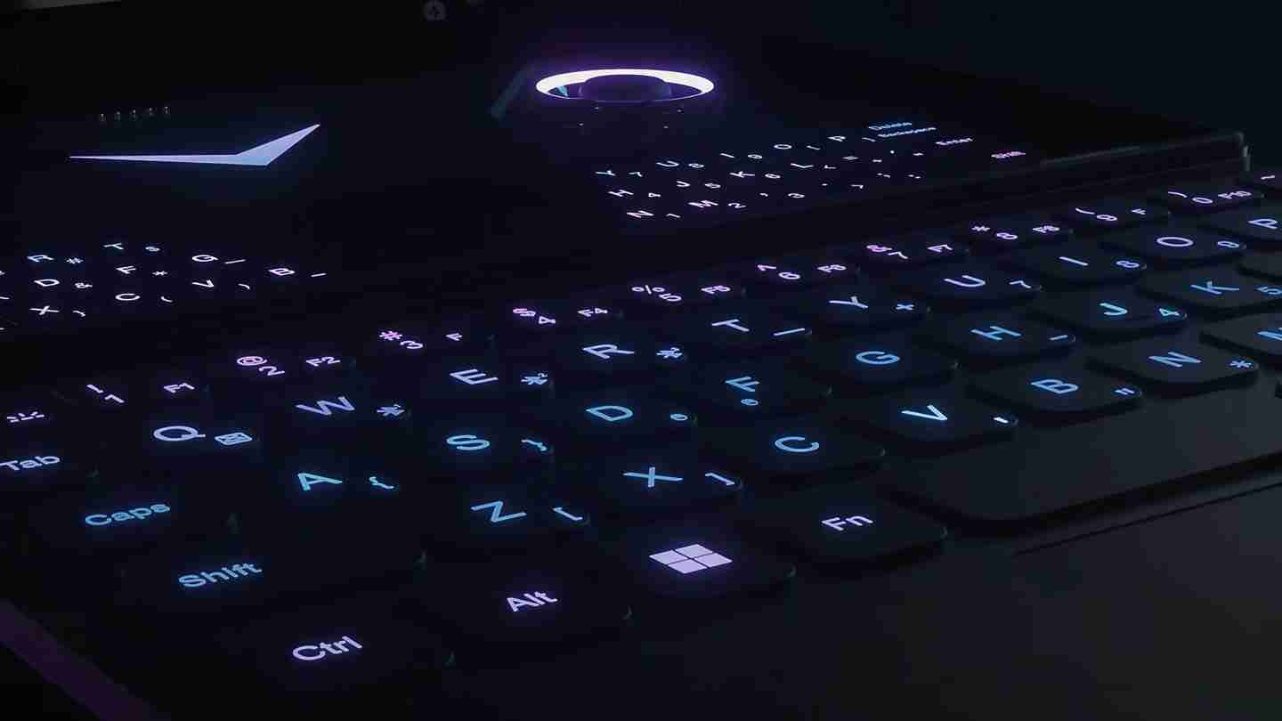 壹号掌机预热 OneGx 2 掌上迷你游戏本：双模式键盘内藏手柄