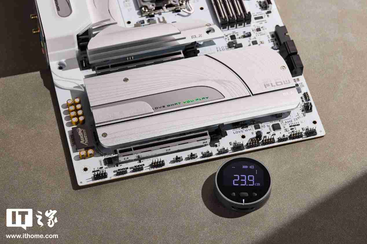 iGAME Z890 FLOW V20 主板图赏:纯白美学加持,延续波普艺术风格