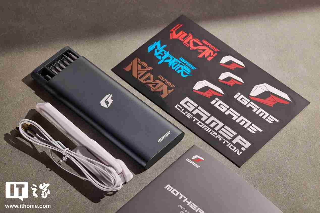 iGAME Z890 FLOW V20 主板图赏:纯白美学加持,延续波普艺术风格