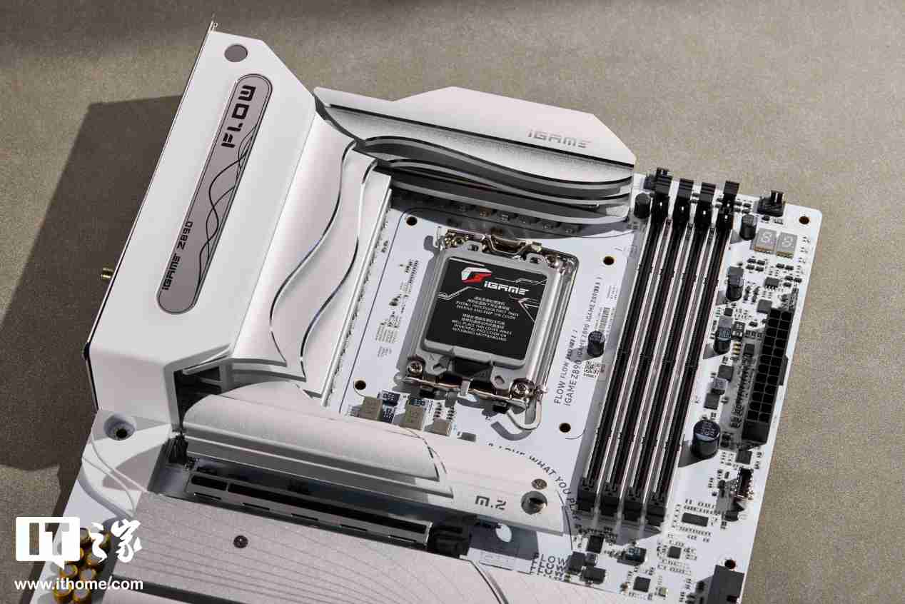 iGAME Z890 FLOW V20 主板图赏:纯白美学加持,延续波普艺术风格