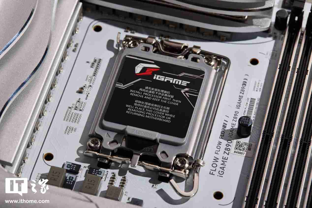 iGAME Z890 FLOW V20 主板图赏:纯白美学加持,延续波普艺术风格