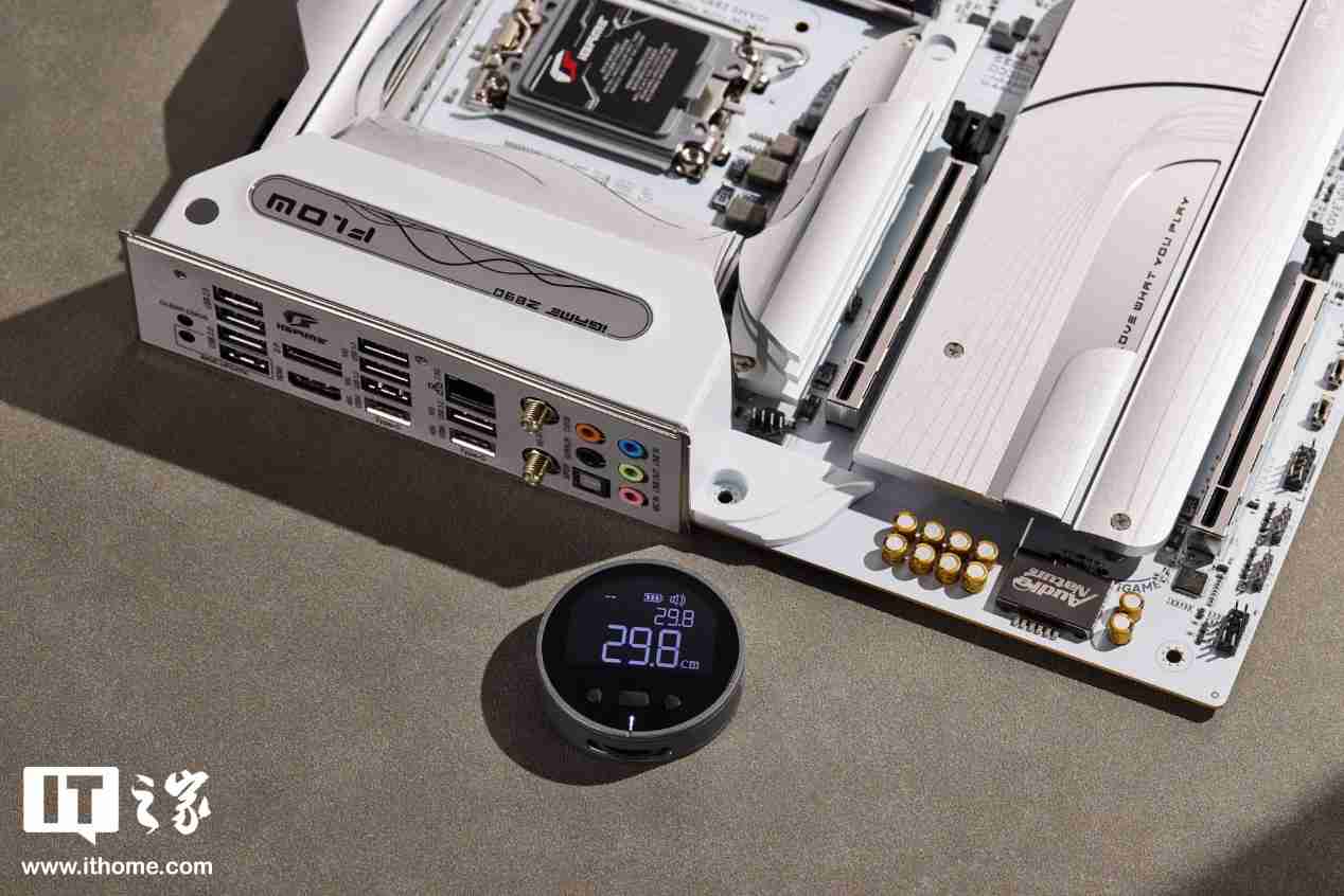 iGAME Z890 FLOW V20 主板图赏:纯白美学加持,延续波普艺术风格