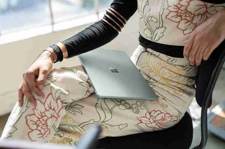 微软 Surface Laptop 5 笔记本推送新固件：修复随机关机、延长电池寿命