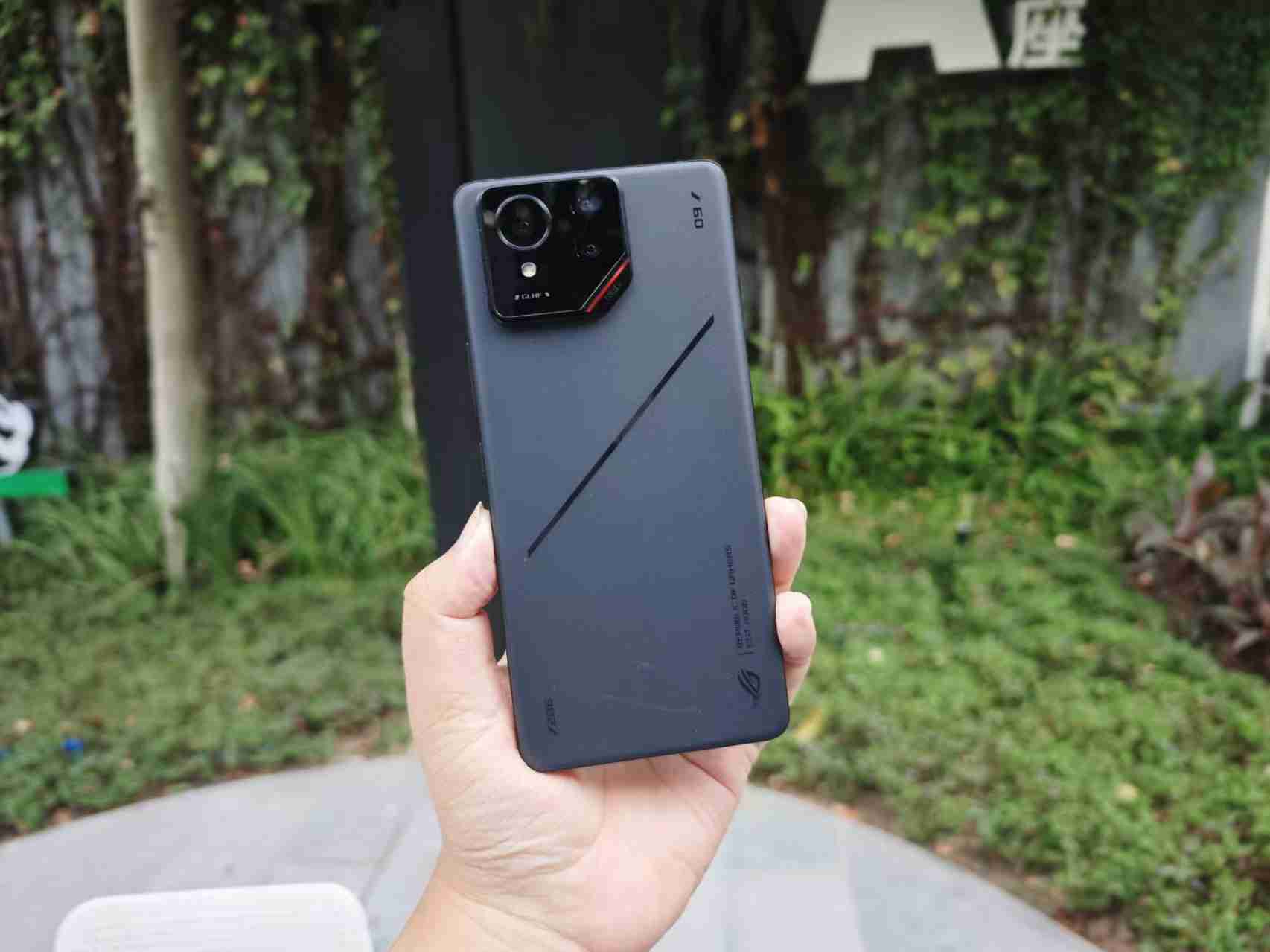 ROG 9 Pro评测首发：这可能是今年最酷的游戏手机