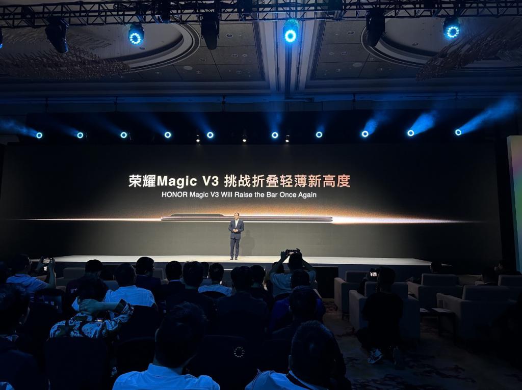  赵明 MWC2024 剧透 Magic V3：将打破自己保持的 12 个月最薄折叠屏记录 