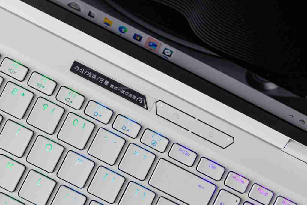  机械革命耀世 16Ultra 体验：论价格屠夫，还有谁！