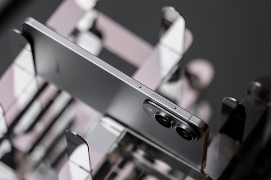 轻薄高能三星S25 Edge 重塑夏日出行体验