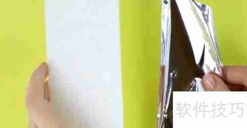 教你在家中为芭比娃娃打造一个可爱的试衣镜