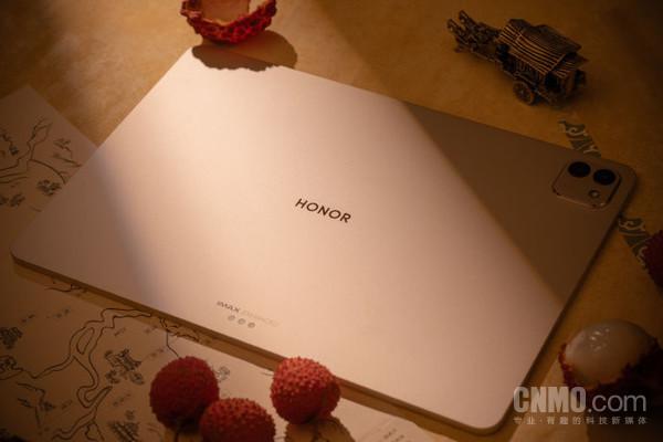 荣耀 Magic Pad 3 真机图曝光 后置 DECO 仅 5.79mm