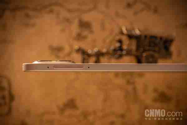  荣耀 Magic Pad 3 真机图公布 后置矩形 DECO 仅 5.79mm