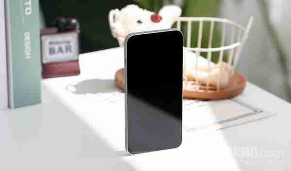  小屏旗舰的极致之选！看看这台一加 13T 你就懂了 