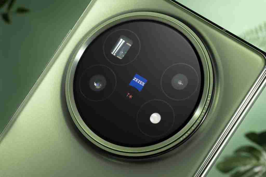 全球最轻大折叠 vivo X Fold5 正式发布,售价 6999 元起!