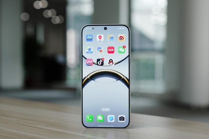 直屏回归，小屏手机2025年趋势如何？