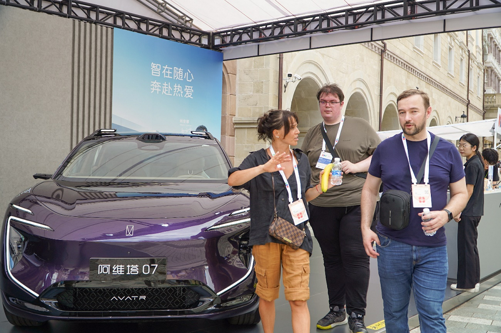 阿维塔惊艳亮相华为开发者大会2025,携鸿蒙重构未来出行之美
