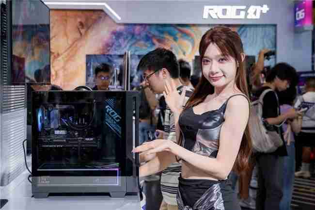 硬核狂欢！ROG高性能台式机燃爆BW2025，助力玩家享受极致电竞体验