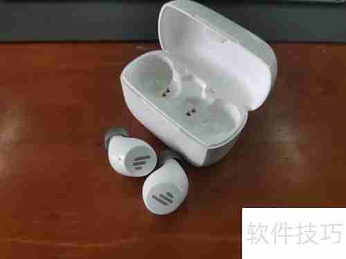 漫步者蓝牙耳机开机方法