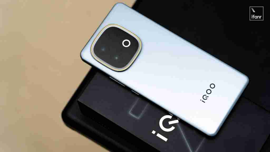 8000mAh 大电池，是手机、板砖还是充电宝？