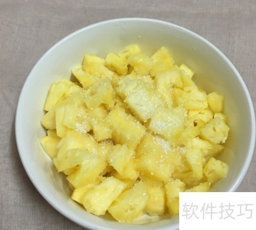简易菠萝派制作教程：热带甜点轻松做
