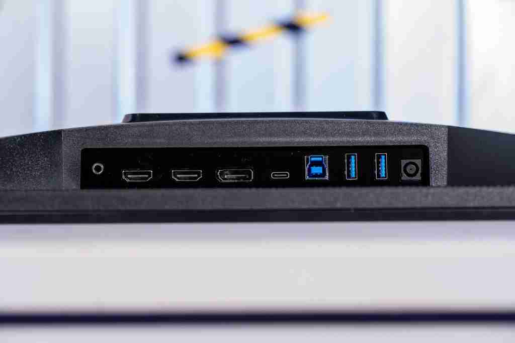  技嘉 MO27Q28G 显示器评测：第四代 OLED 电竞旗舰，高画质高刷新体验 