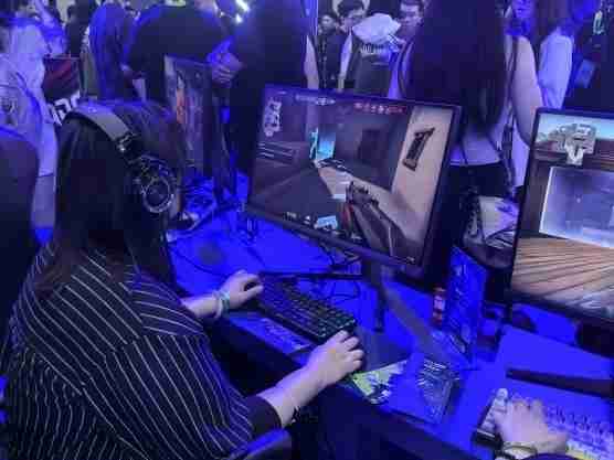 飞利浦Evnia闪耀核聚变，前沿科技显示器陪您玩出Young！