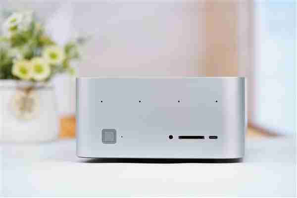 搭载AMD锐龙AI Max+ 395！零刻GTR9 Pro迷你AI工作站图赏