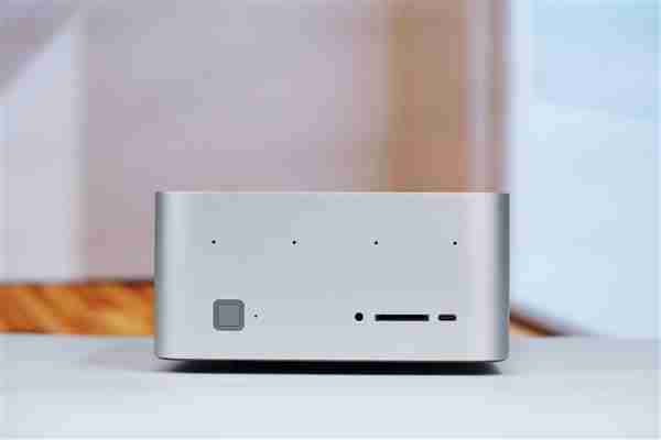 搭载AMD锐龙AI Max+ 395！零刻GTR9 Pro迷你AI工作站图赏