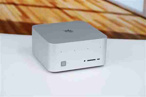 搭载AMD锐龙AI Max+ 395！零刻GTR9 Pro迷你AI工作站图赏