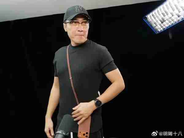 479元一根的苹果17挂绳真有人买：王自如晒上身效果 感受下