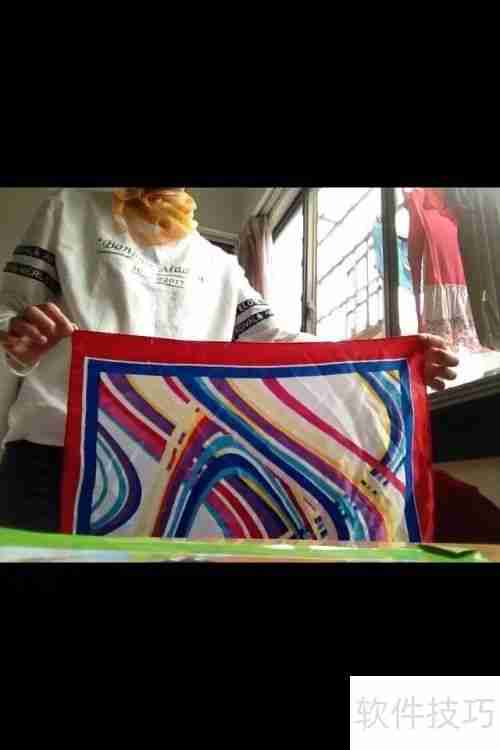 方丝巾变衣服不用针线系几个结就可以