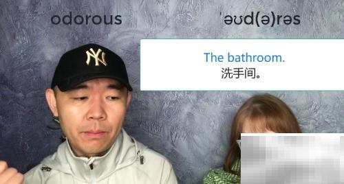 “Odorous” 的意思是 有气味的，通常指某物带有明显的气味，可能是好闻的也可能是难闻的。这个词常用于描述物体、空气或环境中的气味特性。例如：The roo