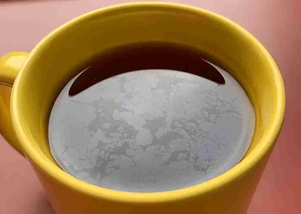 泡好的红茶经常会出现一层茶膜还能正常喝吗