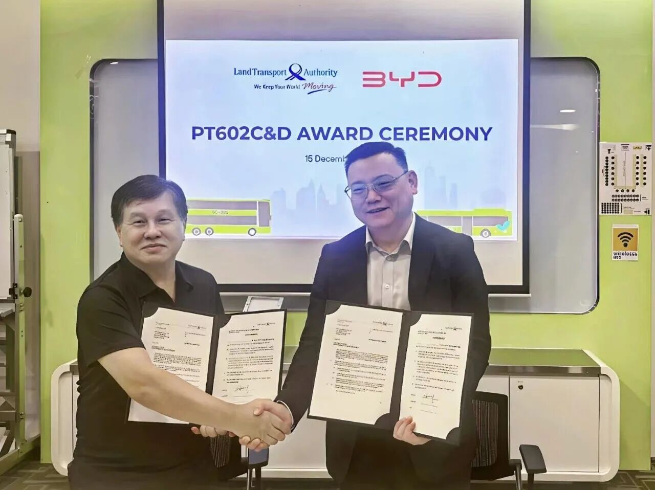 比亚迪再获新加坡210台电动大巴订单