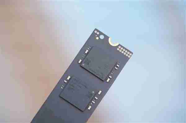 长江存储PC42Q SSD加持！ 七彩虹隐星P16 Pro图赏