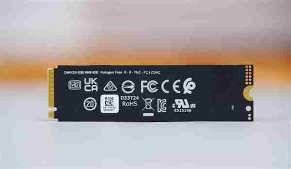 长江存储PC42Q SSD加持！ 七彩虹隐星P16 Pro图赏