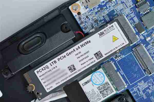 长江存储PC42Q SSD加持！ 七彩虹隐星P16 Pro图赏